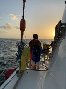 Segeln in den Sonnenuntergang